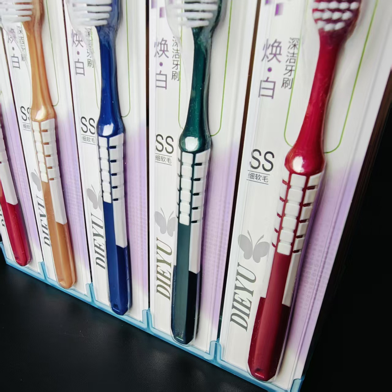 【 Zone 2-12 】810 toothbrushes 30 yuan per box, 300 yuan per case, 810 toothbrushes for daily use, household use, travel, adult and student use, colored handle toothbrushes 1 yuan, wholesale from street stalls pic 4