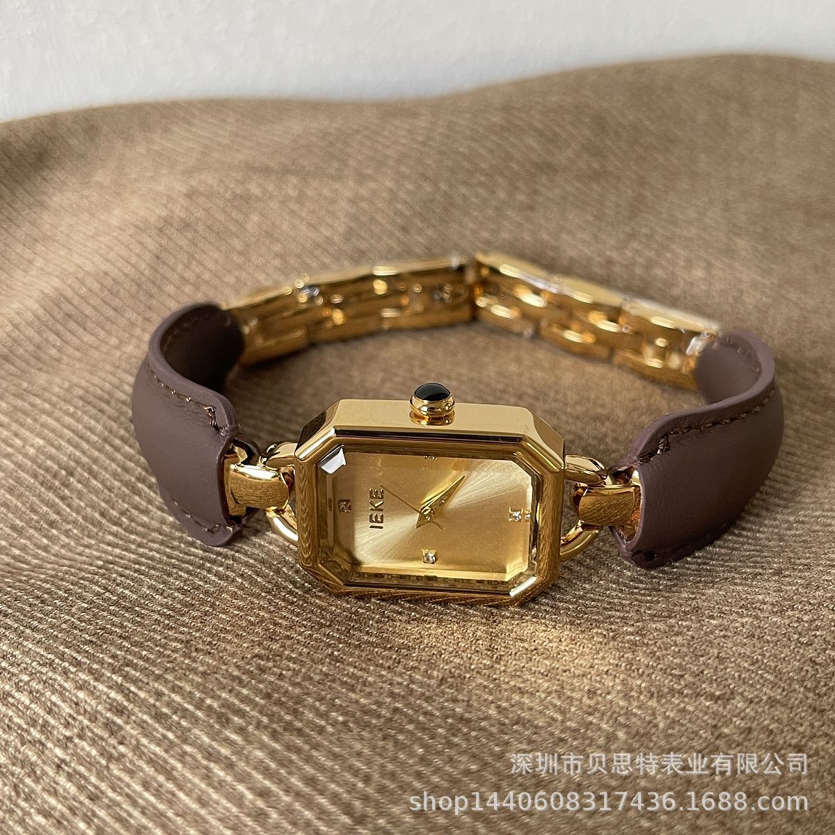 A popular and niche design item in foreign trade, a golden mid-style bracelet watch for women, is light luxury and retro. One-piece consignment service pic 2
