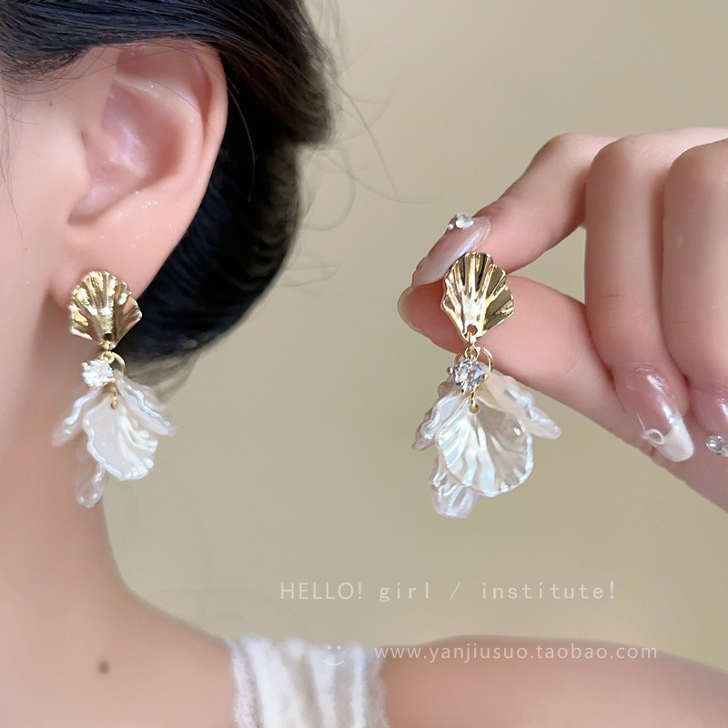 Spring/Summer 2025 fresh and elegant flower earrings for women, a light luxury and high-end look, pearl stud earrings, super fairy-like, versatile and elegant earrings pic 26
