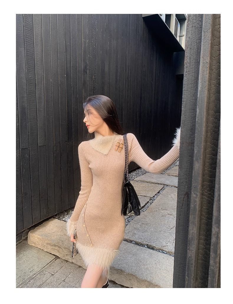 A knitted dress as a base for women to look slimmer and have a cinched waist in autumn and winter, exuding a sense of sophistication. For petite and delicate individuals, it's a stylish, hip-hugging sweater dress pic 15