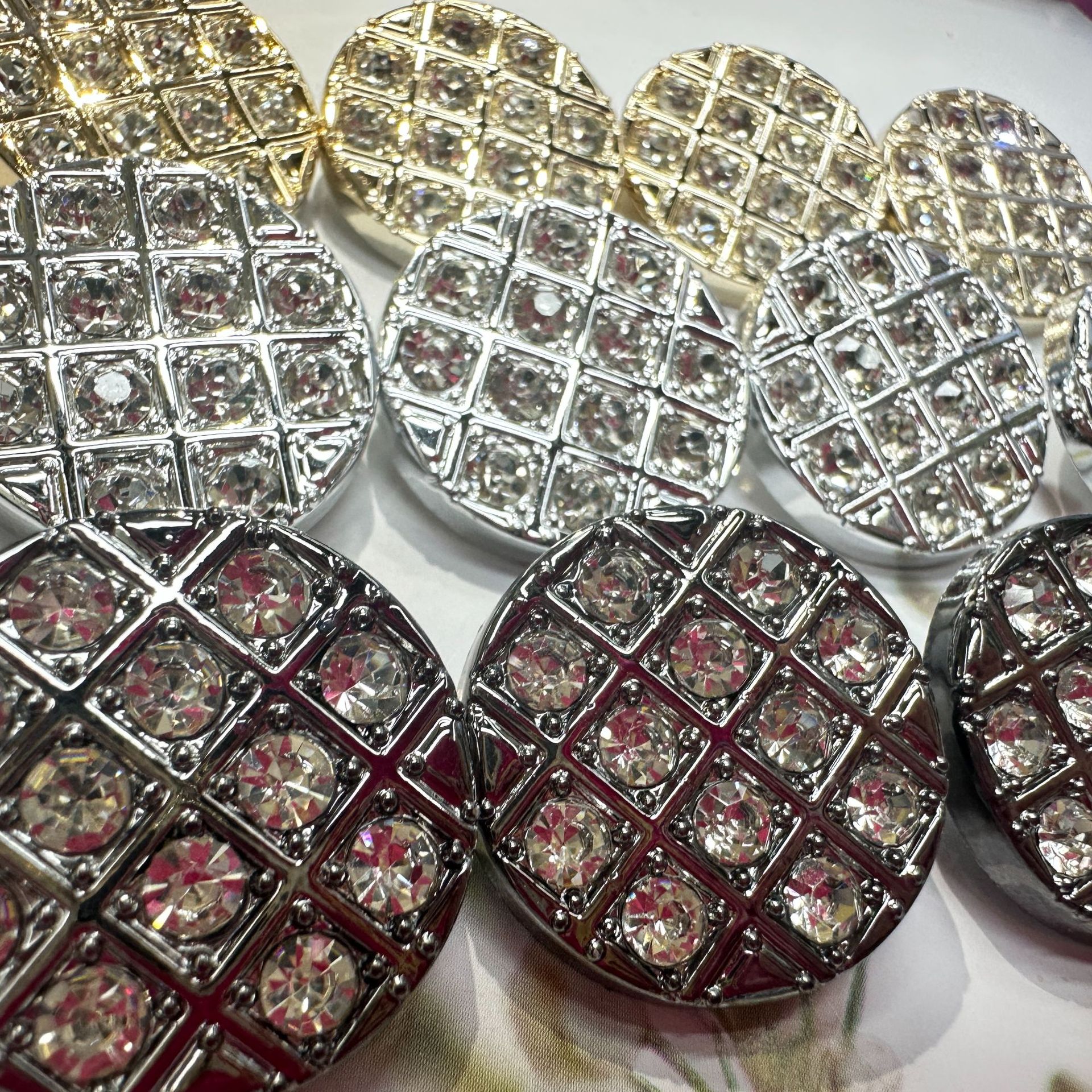 女士高端电镀精致时尚水钻镶钻大衣纽扣 毛衣开衫连衣裙衬衣小扣子 精美钮扣装饰品详情3