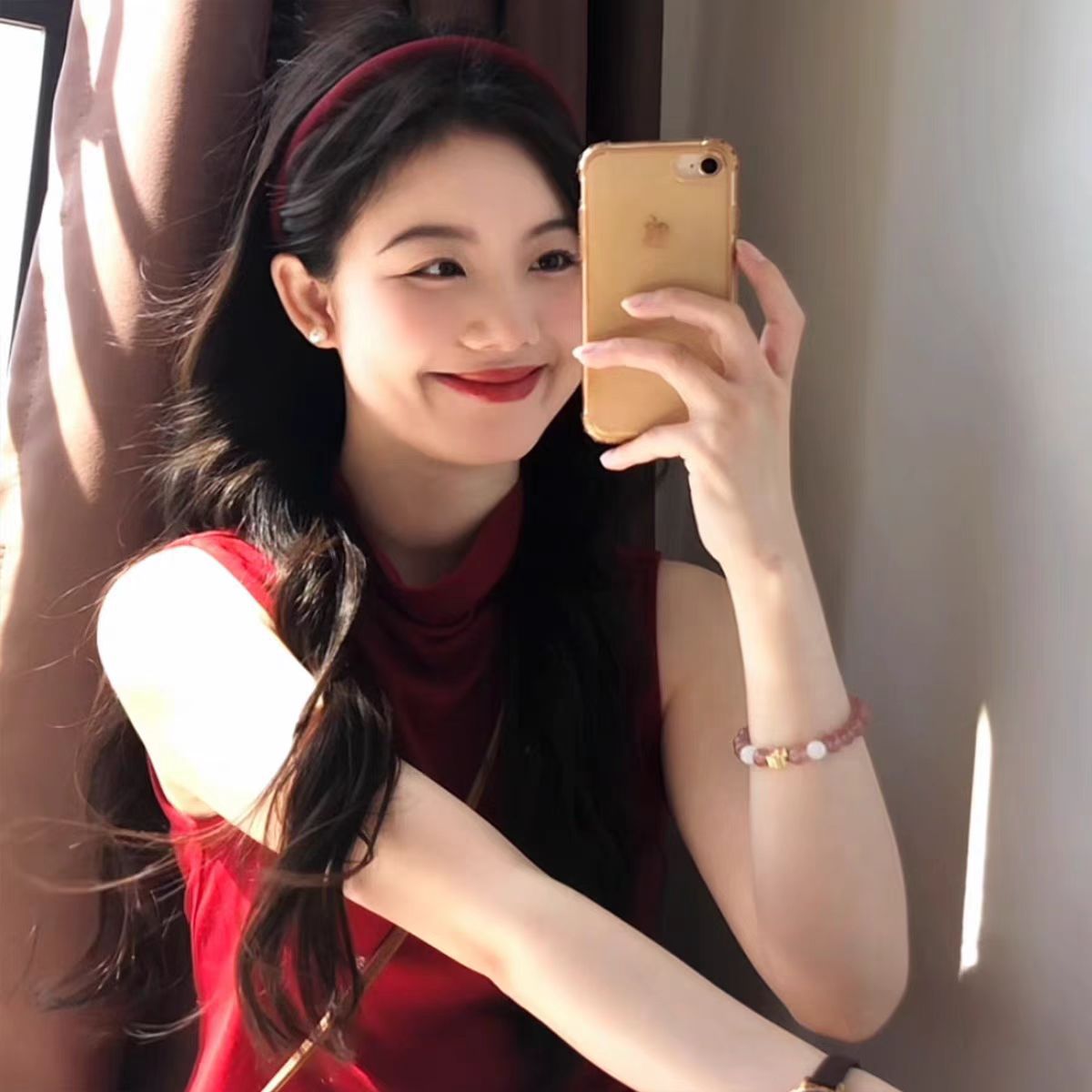 The 2025 new style is elegant and versatile. It features a satin hairband with a high-end and stylish face wash headband, travel hair clips, hair ties and headwear pic 4