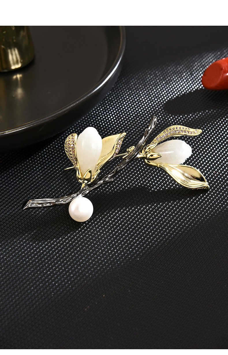 玉兰花胸针高档女奢华气质胸针天然和田玉高端胸花淡水珍珠别针详情16