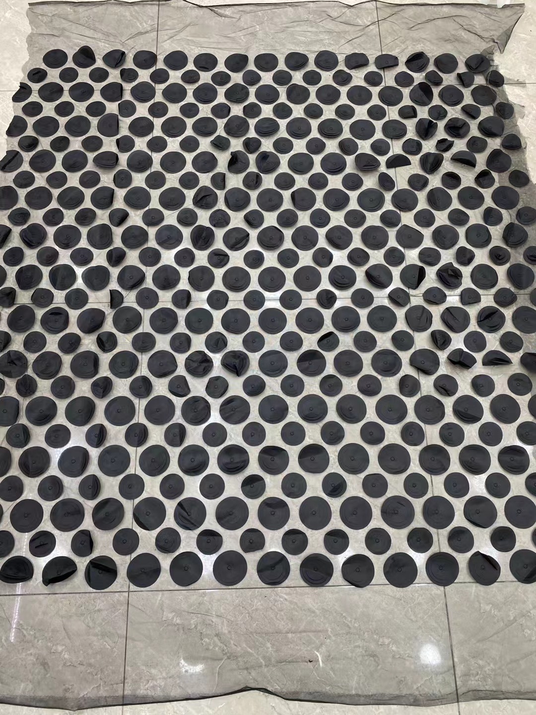 欧洲站激光立体刺绣面料多色网纱圆圈绣花布时尚女装连衣裙面料详情14