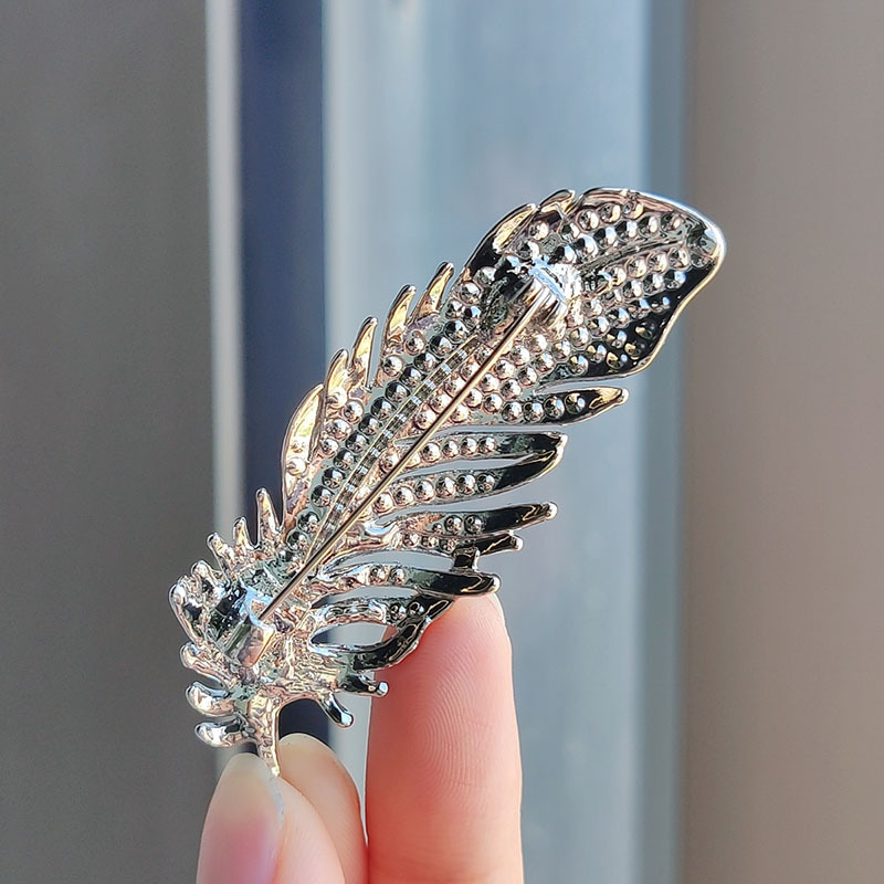 European and American style, full diamond feather brooch, elegant and exquisite brooch, simple and fashionable brooch, retro suit with accessories pic 5