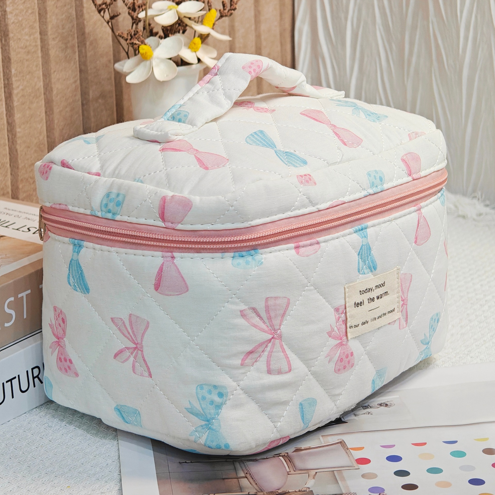 新款手提蝴蝶化妆包大容量绗缝便携收纳袋ins风旅行小物品收纳包详情14