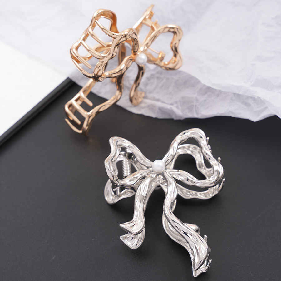 韩版网红珍珠蝴蝶结发夹 女士时尚盘发鲨鱼夹 异形合金抓夹 头饰发卡蝴蝶结装饰详情6