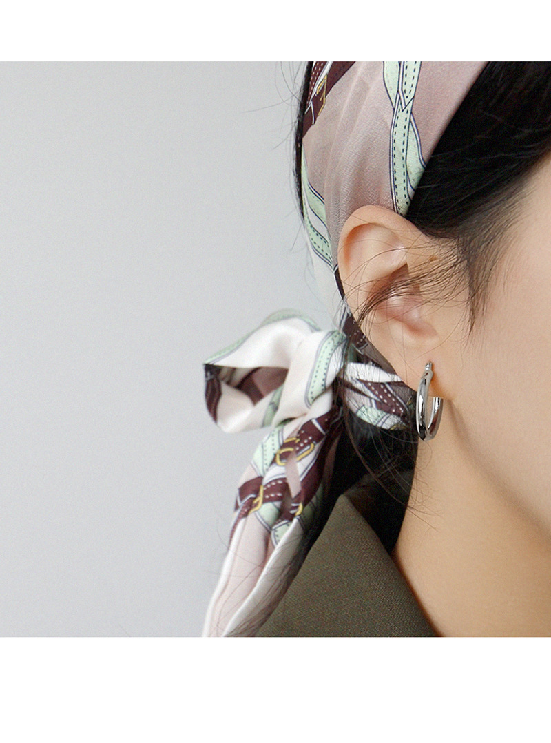 YEA492 Korean version S925 sterling silver earrings, minimalist geometric circular ring earrings, ear buckles, niche and elegant silver earrings pic 9