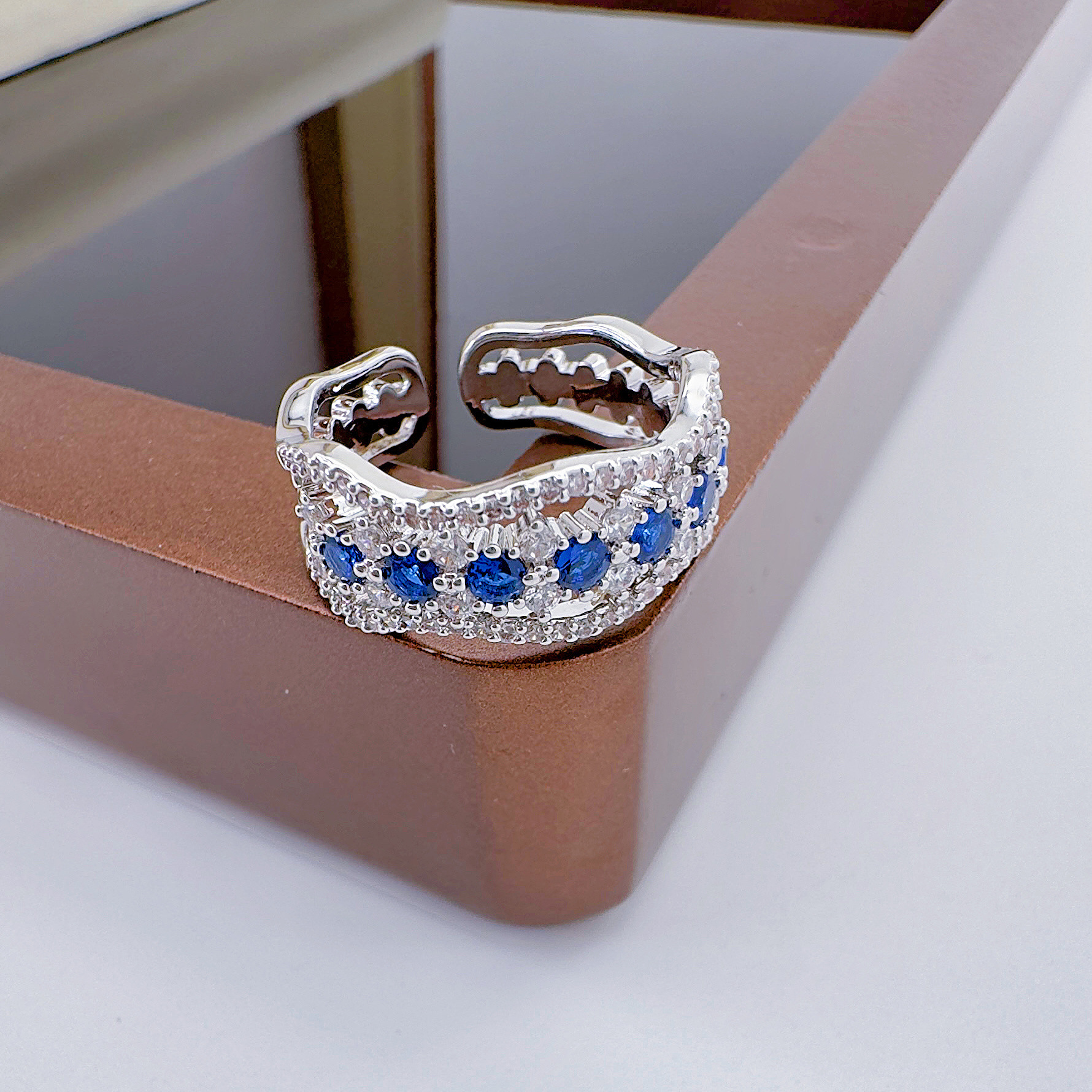 Celeste orfebrería europa y américa ligera extravagancia rojo con circonitas abiertas anillo de nicho diseño moda alta clase sentido brillo anillo pic 7