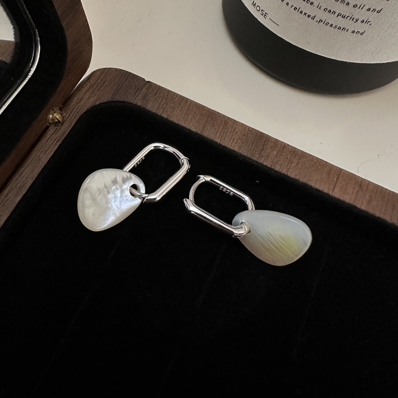 S925 sterling silver Korean version, niche design sense, irregular-shaped white shell earrings, Korean fashion, INS style texture earrings pic 2