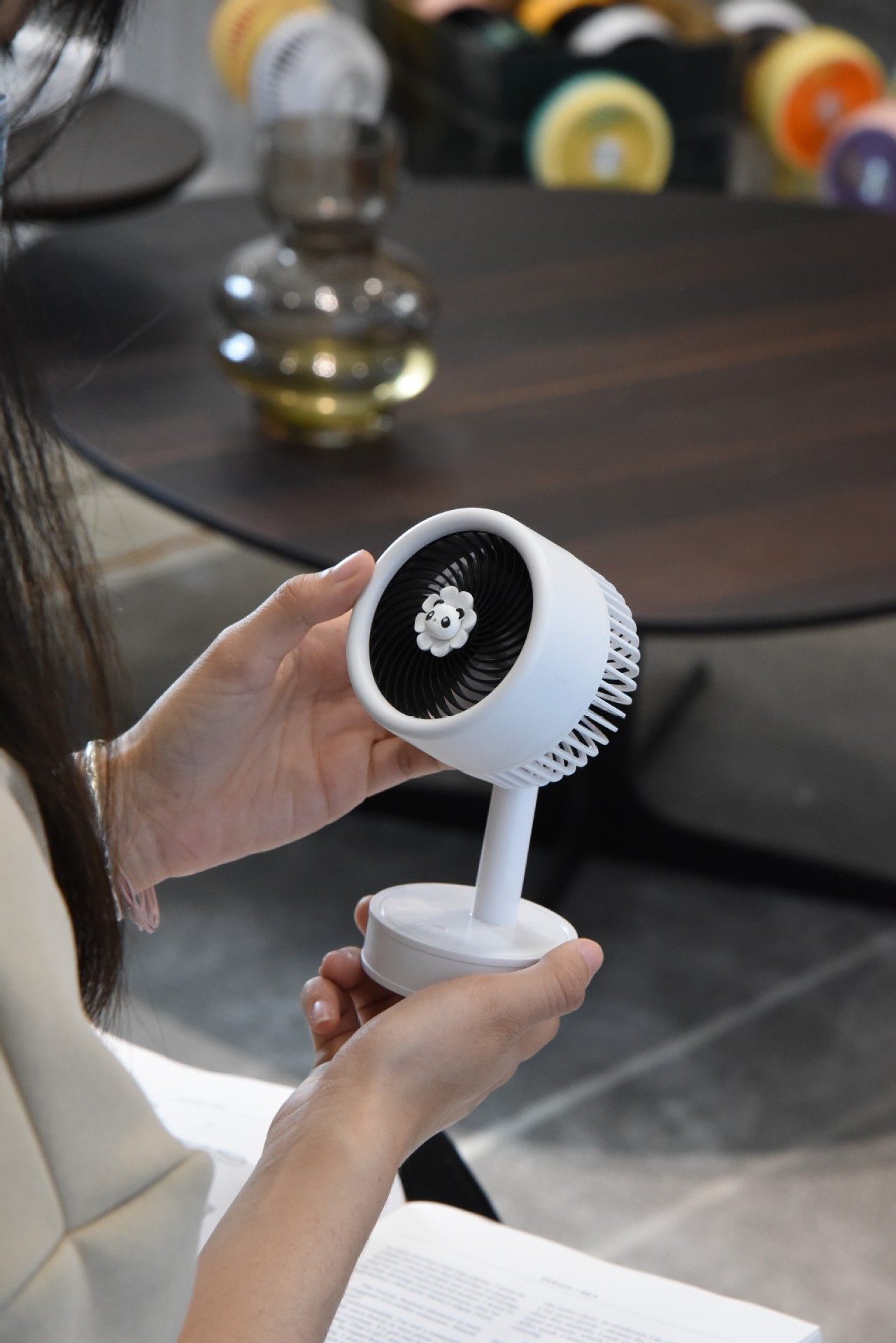 2024新款雅色充电迷你台式风扇批发熊猫家用办公室宿舍礼品印logo详情4