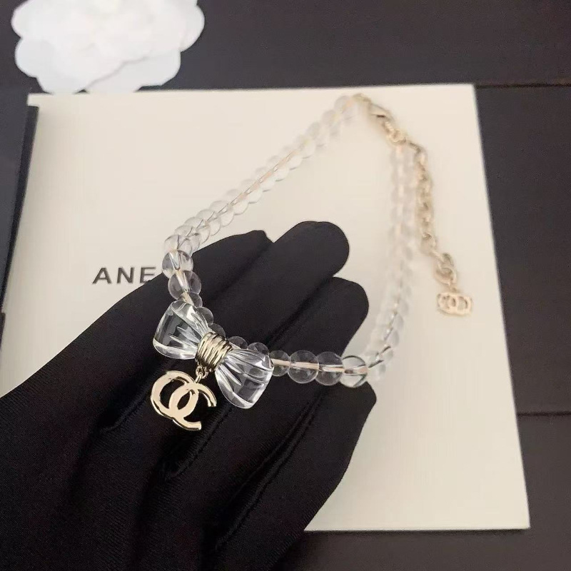 Real photo of the classic necklace of Xiangjia for girls in the high school version, featuring a light luxury color letter-set diamond fashion jewelry, double C small Xiangjia style V gold pic 2