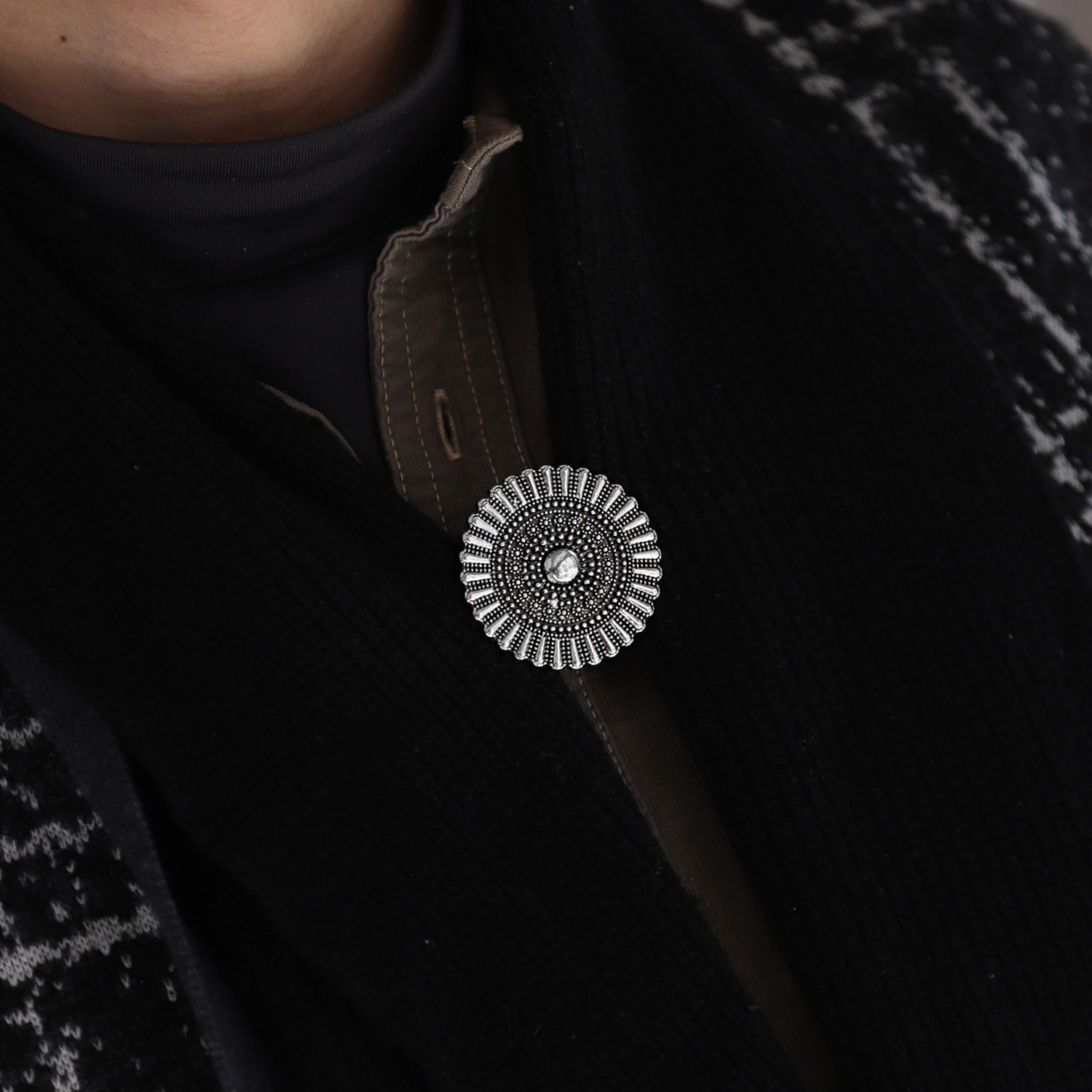 Viking Series European and American retro alloy sweater with silk scarf, cardigan button, shirt collar clip, anti-slip beam, tight chest clip pic 11