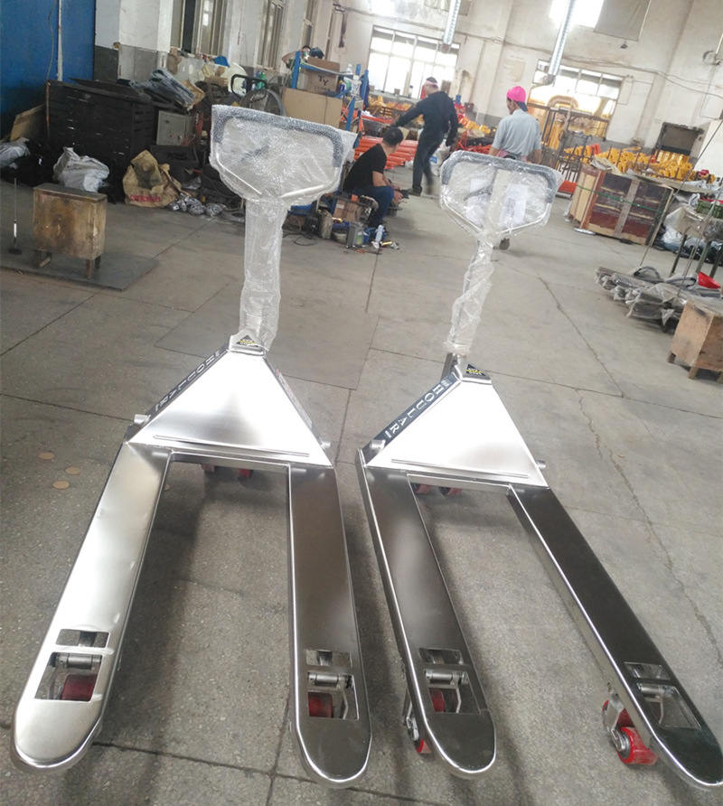 szhoular factory has 2-ton / 2.5-ton galvanized manual forklifts, hydraulic transporters, hydraulic loaders and ground cattle in stock pic 46