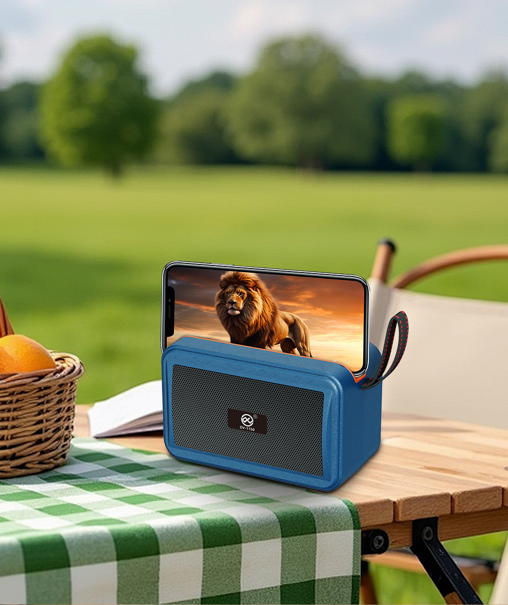 The Bluetooth solar music player can be inserted into a card for outdoor desktop, car impact, and outdoor karaoke pic 1