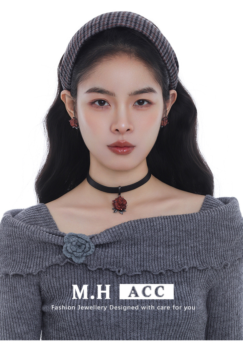 Wooden rose flower choker necklace for women, sweet and cool style, unique original design, niche personality necklace pic 3