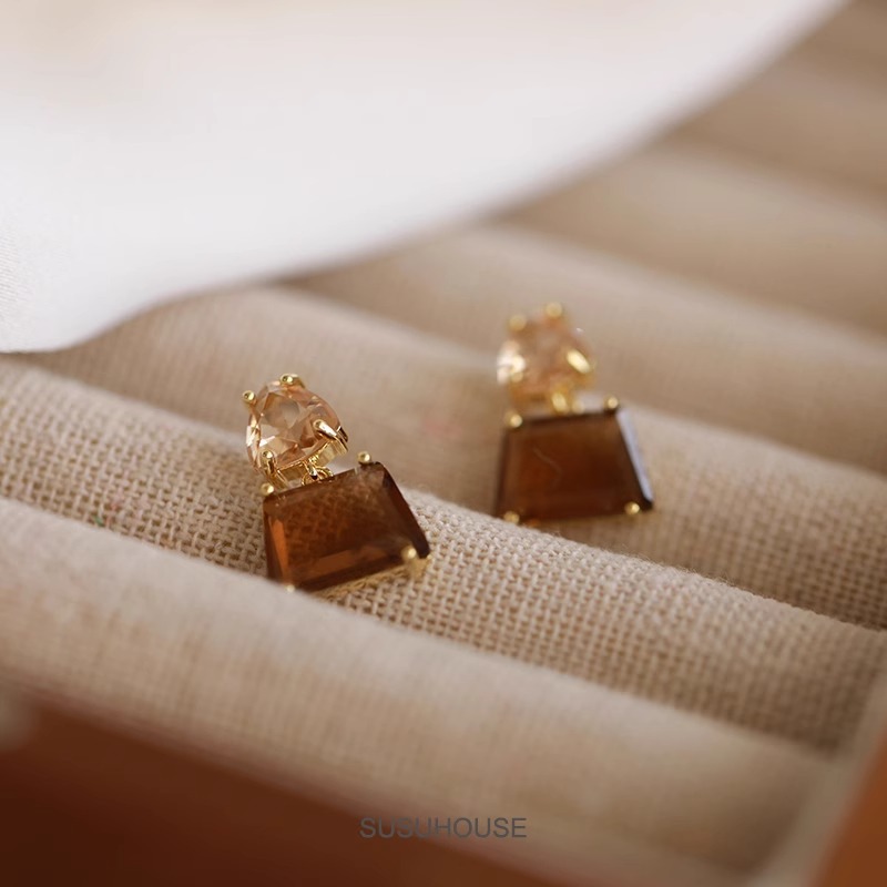 Coffee-colored mosquito repellent coil ear clips, no ear holes, high-end feel, niche painless earrings for women, commuting clip ear studs, new spring and summer style pic 3