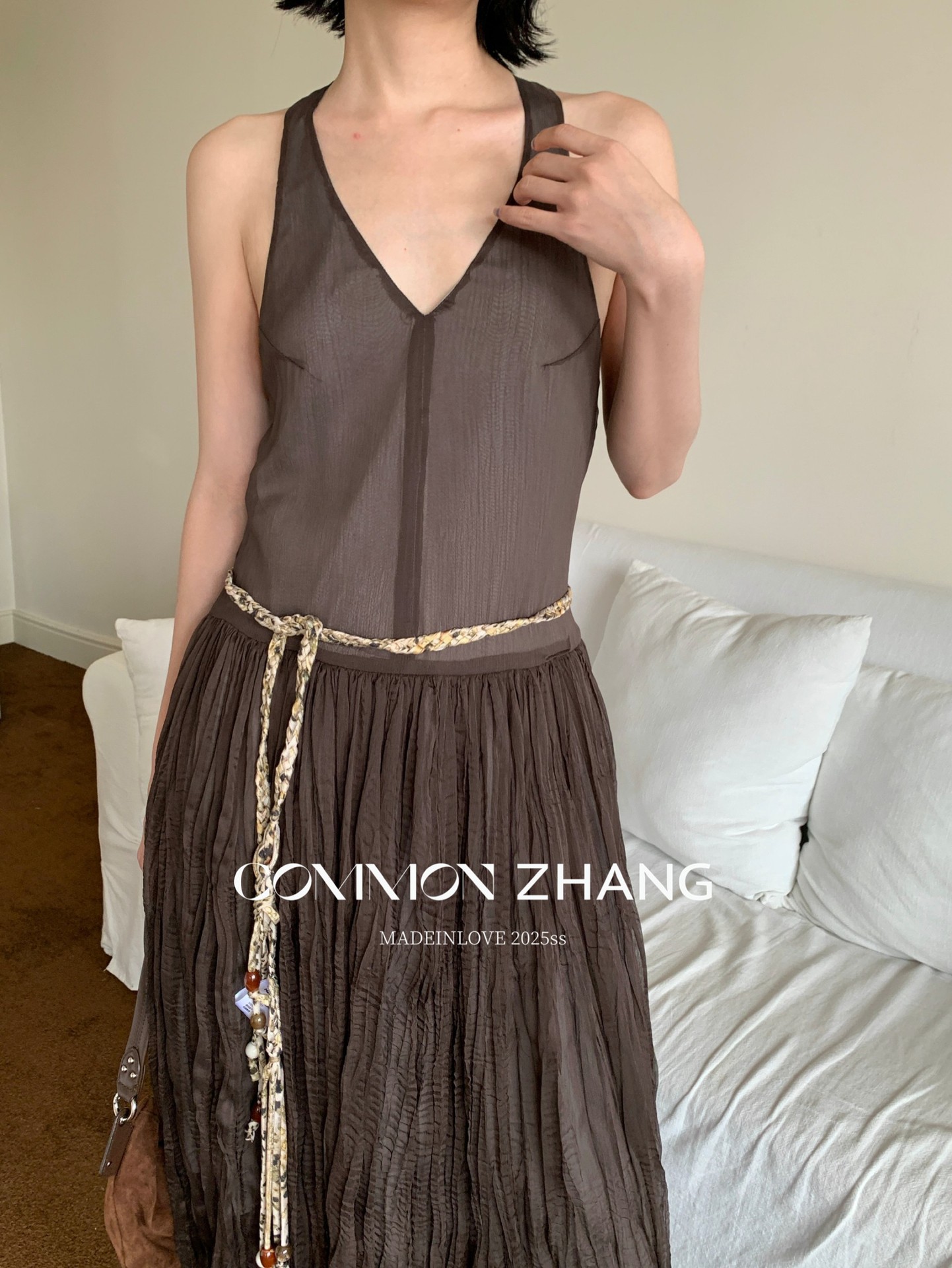 CZ ZHANG Mocha Mousse retro pleated V-neck dress Texture backless slightly transparent long dress B26987 pic 23