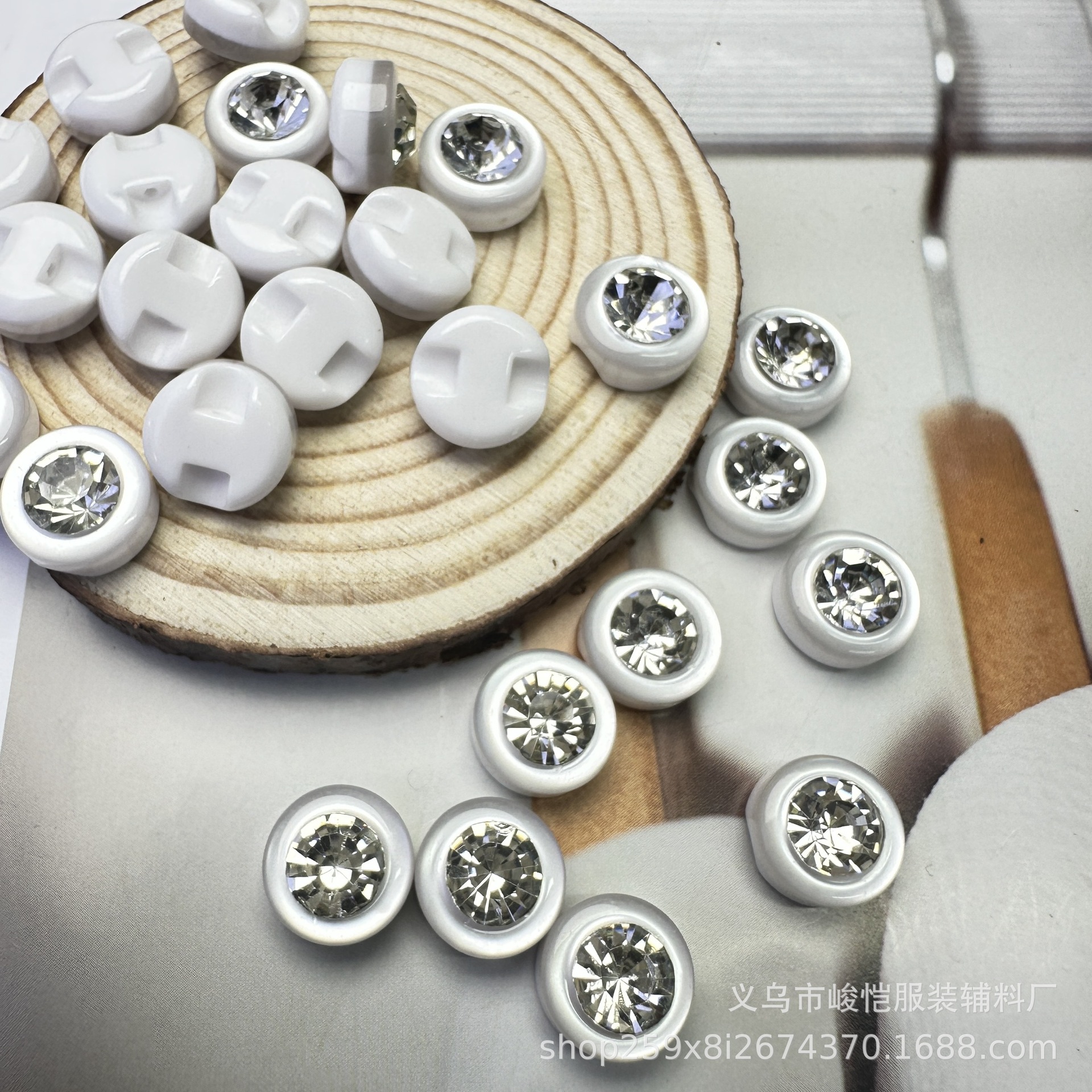 新款简约小香风三色圆形金属钻扣毛衣大衣毛呢皮草马甲西装外套扣详情8