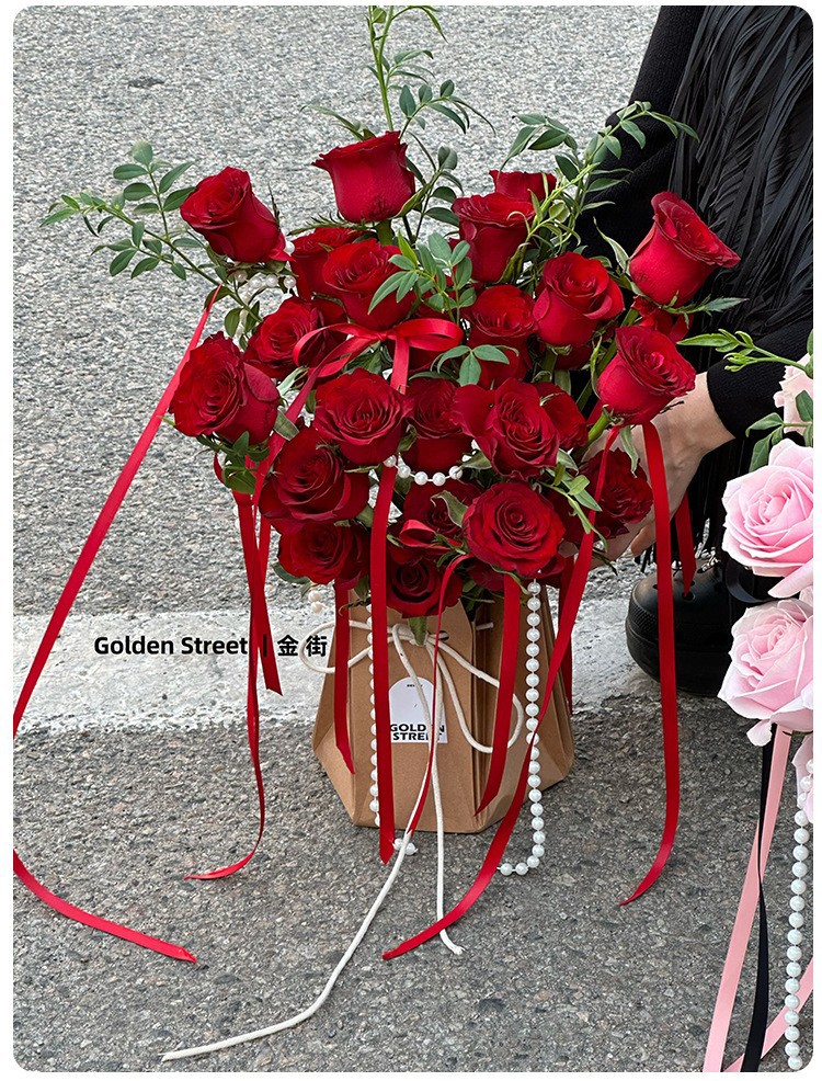 手打六角抱抱花袋玫瑰花束韩式鲜花店花艺防水手捧袋花束材料包装详情10
