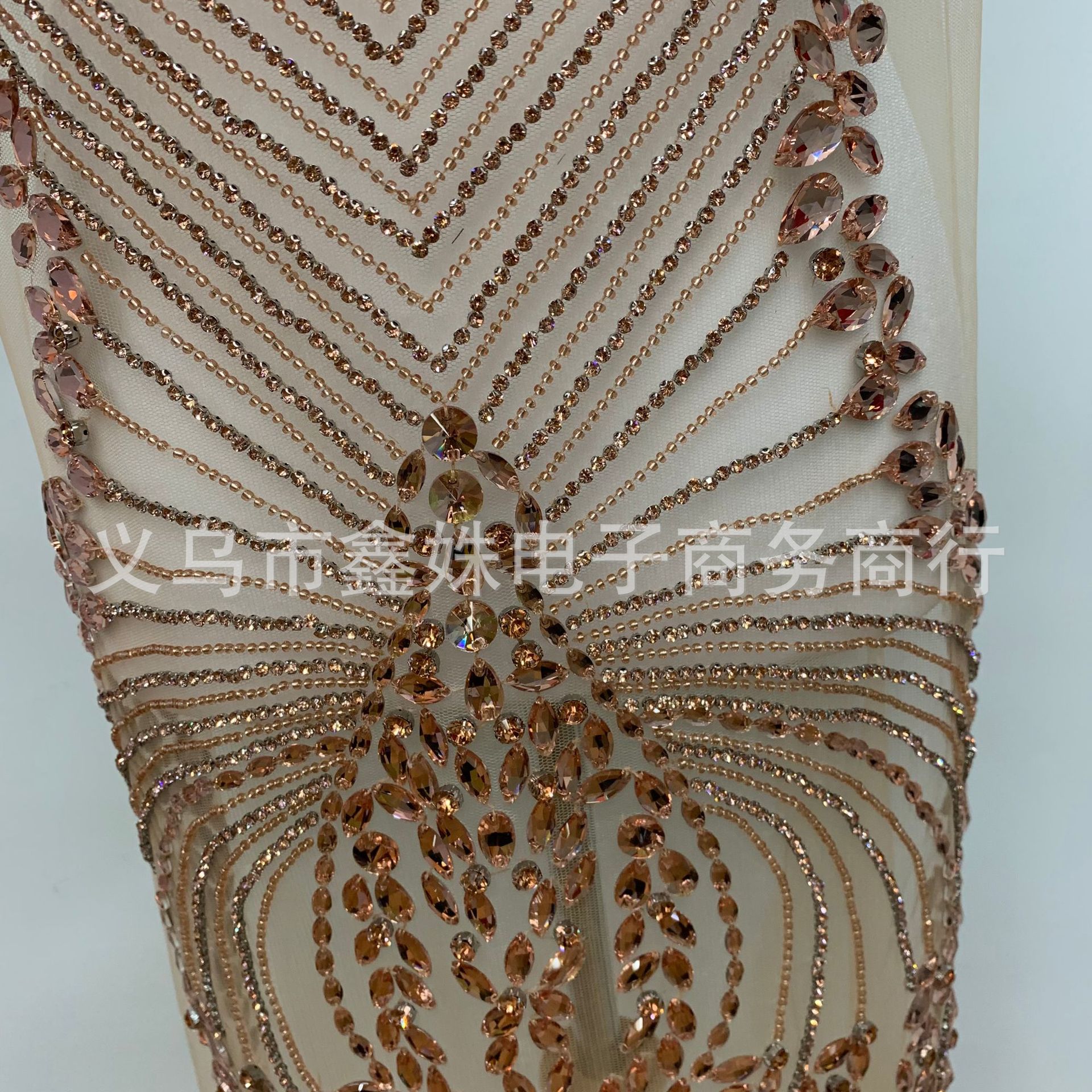 Green high-quality exquisite rhinestones are fashionable and sexy accessories for wedding dresses and evening gowns pic 4