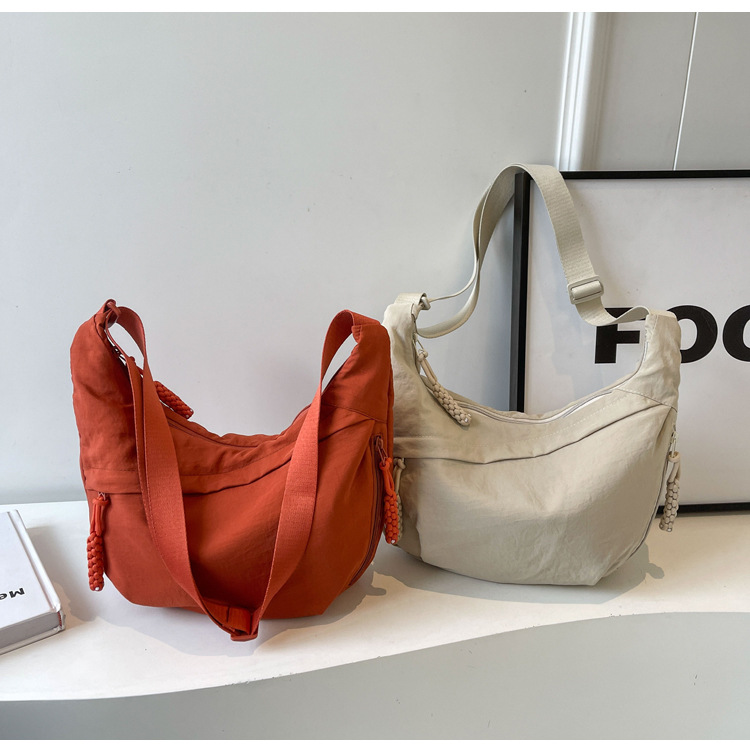 时尚布包女学生上课挎包尼龙布斜挎包大容量单肩包日系出游饺子包详情10