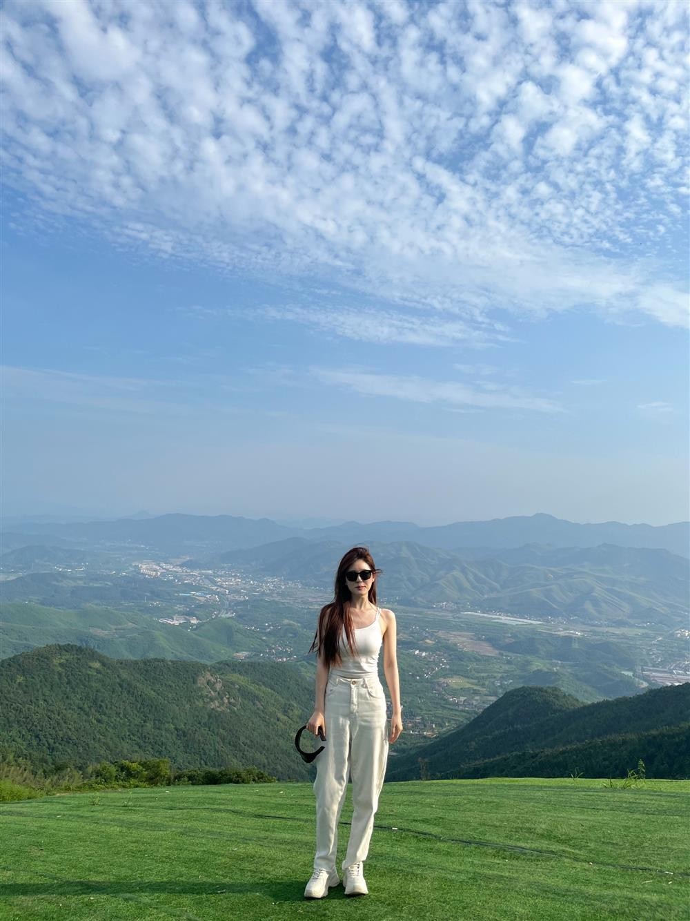 赵露思同款白色吊带背心女夏季薄款外穿内搭带胸垫一体式打底上衣详情22