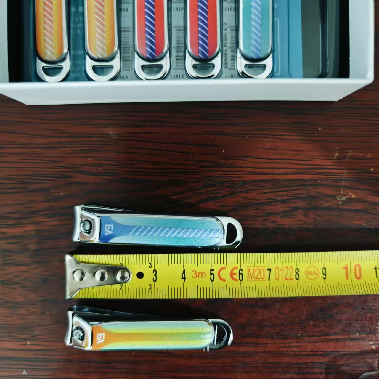 【 Office 】VT812 12/ box 900/ case VT812 Nail clippers for daily use V9 New Color nail clippers 2 yuan store wholesale supply pic 1