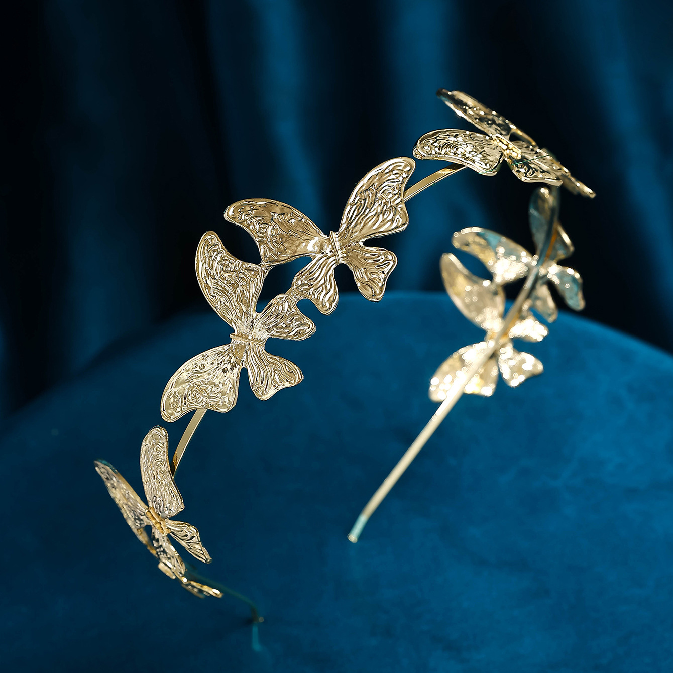 European and American style metal butterfly personalized alloy headband and hair band, versatile headwear, exaggerated headwear and hair accessories for going out for photos pic 3