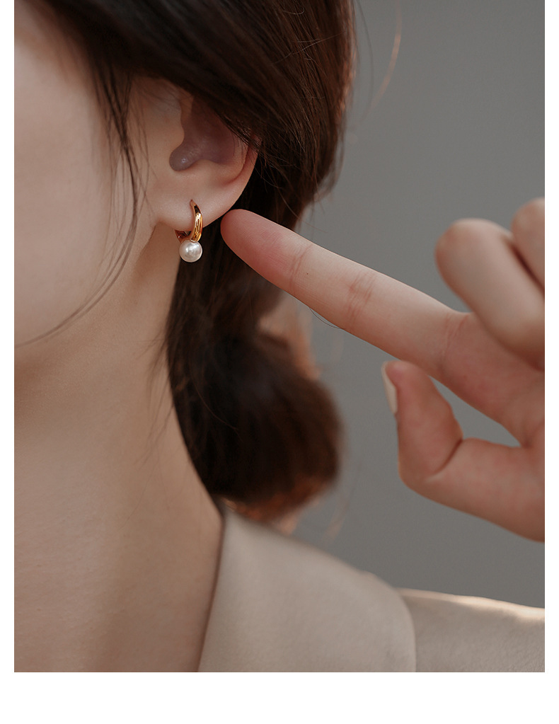 S925 silver needle ear studs are small, light and luxurious. They feature a niche design for women without ear holes, exuding a sense of high-end elegance. They are exquisite earrings pic 1