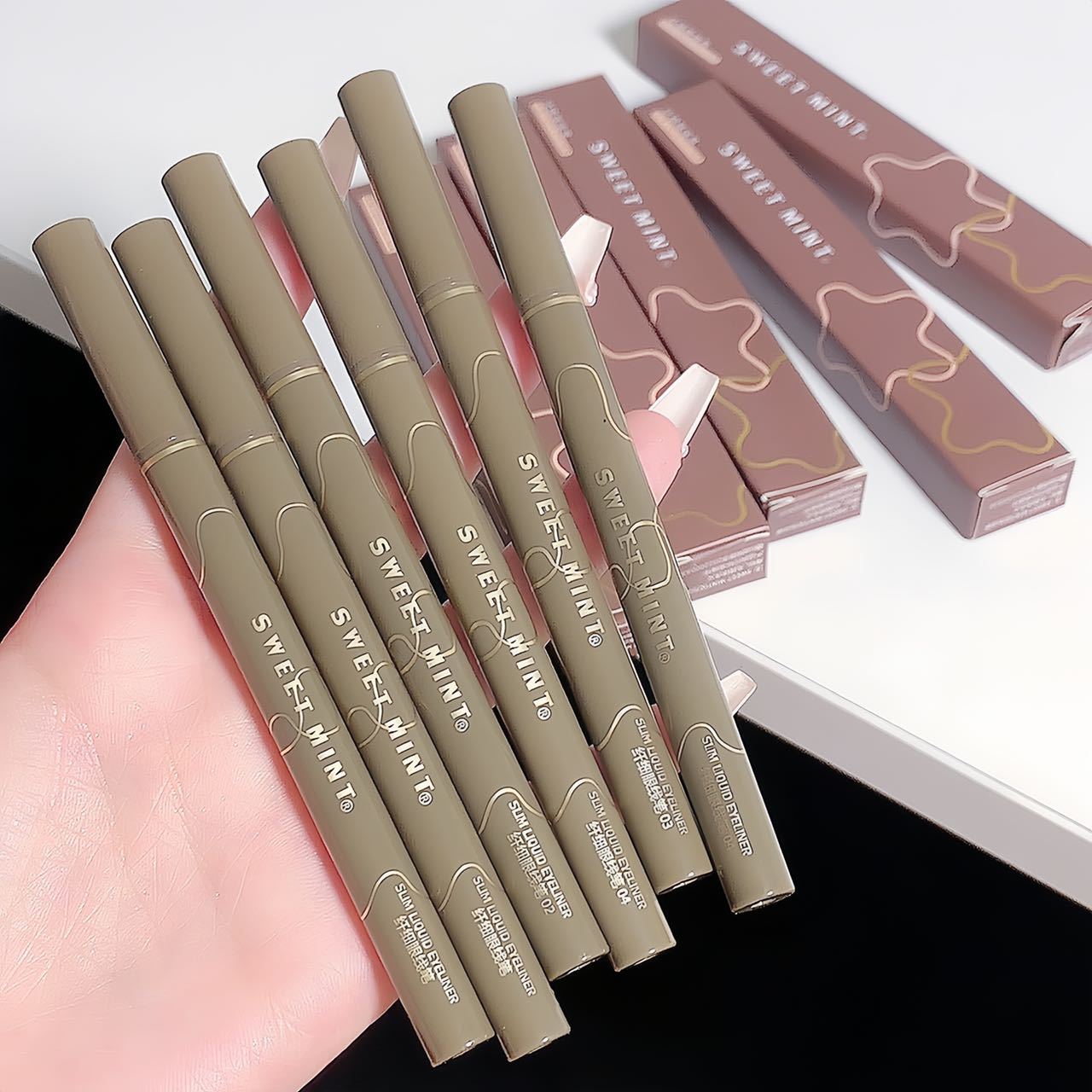 Sweet Mint Fine Eyeliner Pen: Extremely fine, waterproof, sweat-proof, non-smudge makeup eyeliner liquid pen, eye-brightening and long-lasting color display pic 7