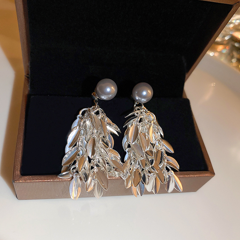 A pair of cold metallic leaf tassel imitation pearl silver needle earrings, a unique style, a high-end and elegant earpiece for women pic 6