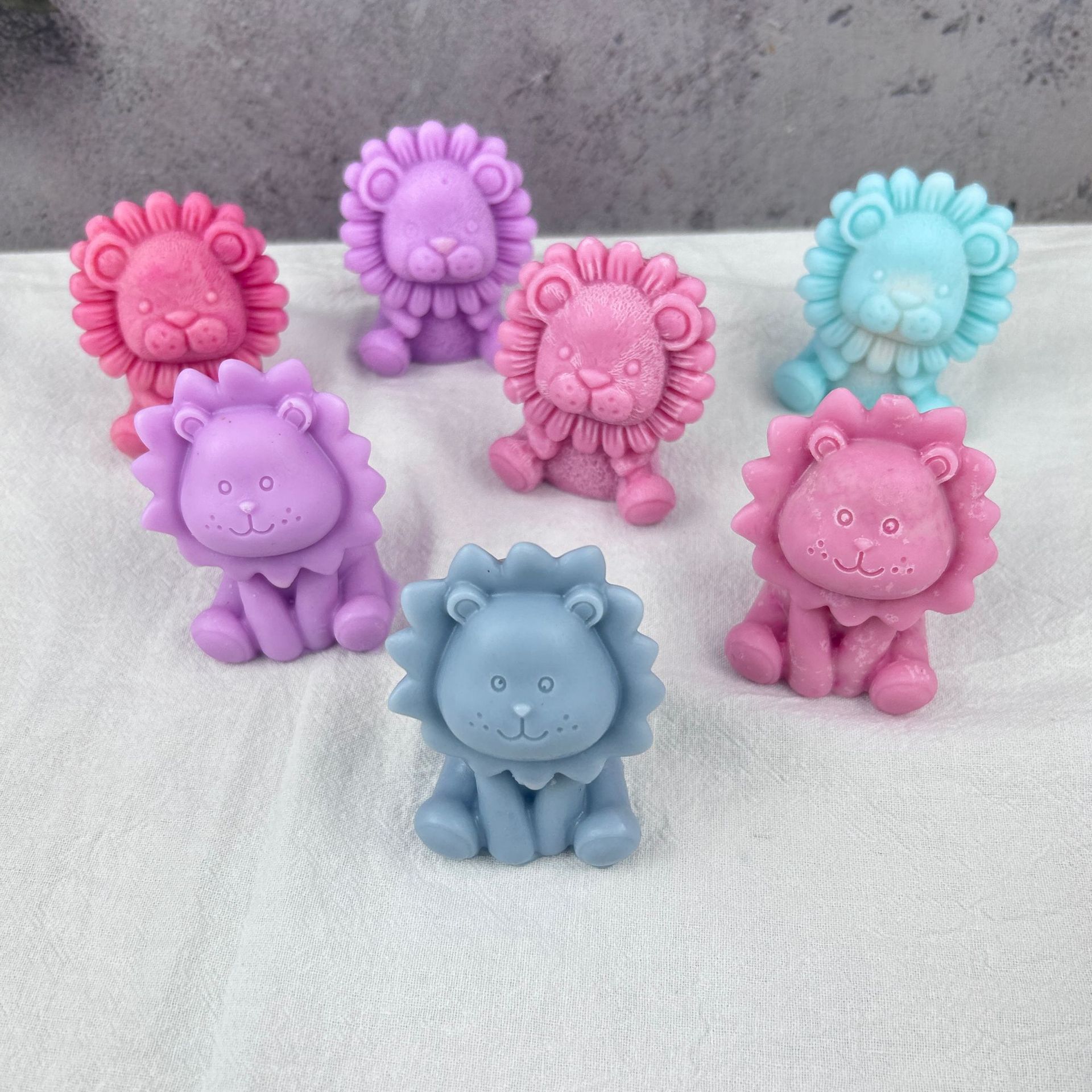 Three-dimensional lion candle silicone mold, diy aromatherapy candle gypsum diffuser stone display table decoration mold pic 4