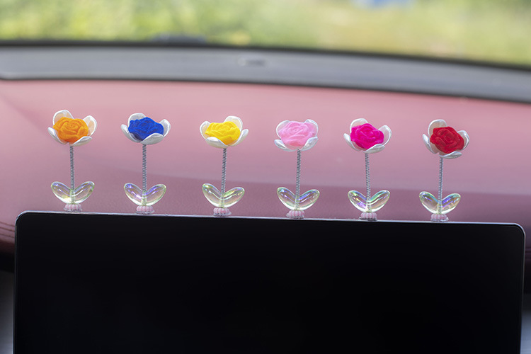 Car center console spring ornaments, car four-leaf clover rose decorations, soothing car oscillating small ornaments pic 3