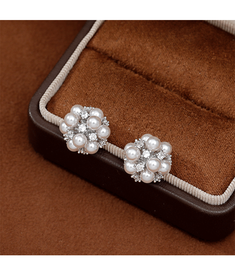 The pearl flower ball stud earrings, the same style as Zhao Lusi, are a light luxury and exquisite commuter small daily wear earrings. They were a bestseller in the 2026 live stream for women pic 5