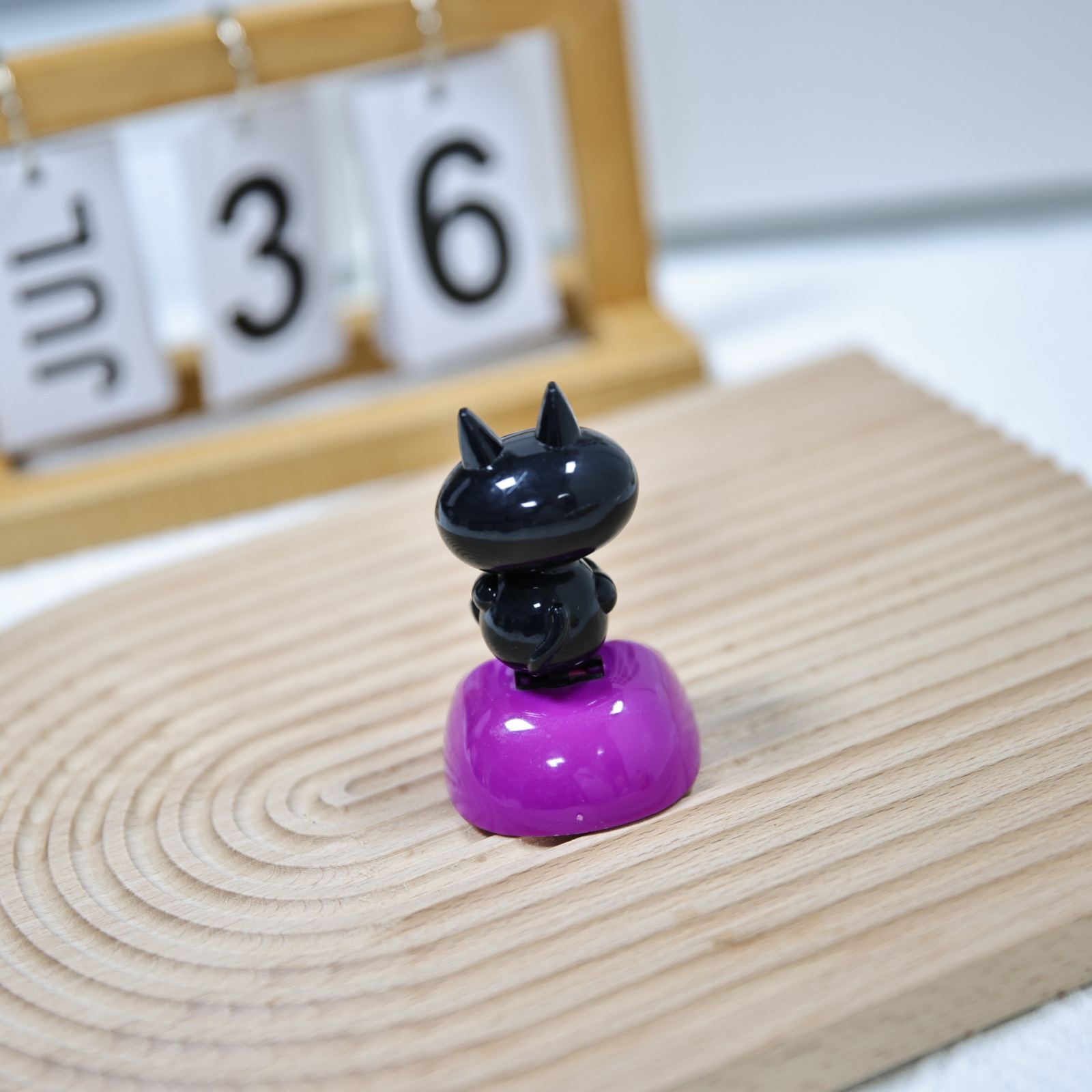 工厂直销万圣节太阳能自动摇头公仔小黑猫车载鬼节黑猫车载摆件详情10