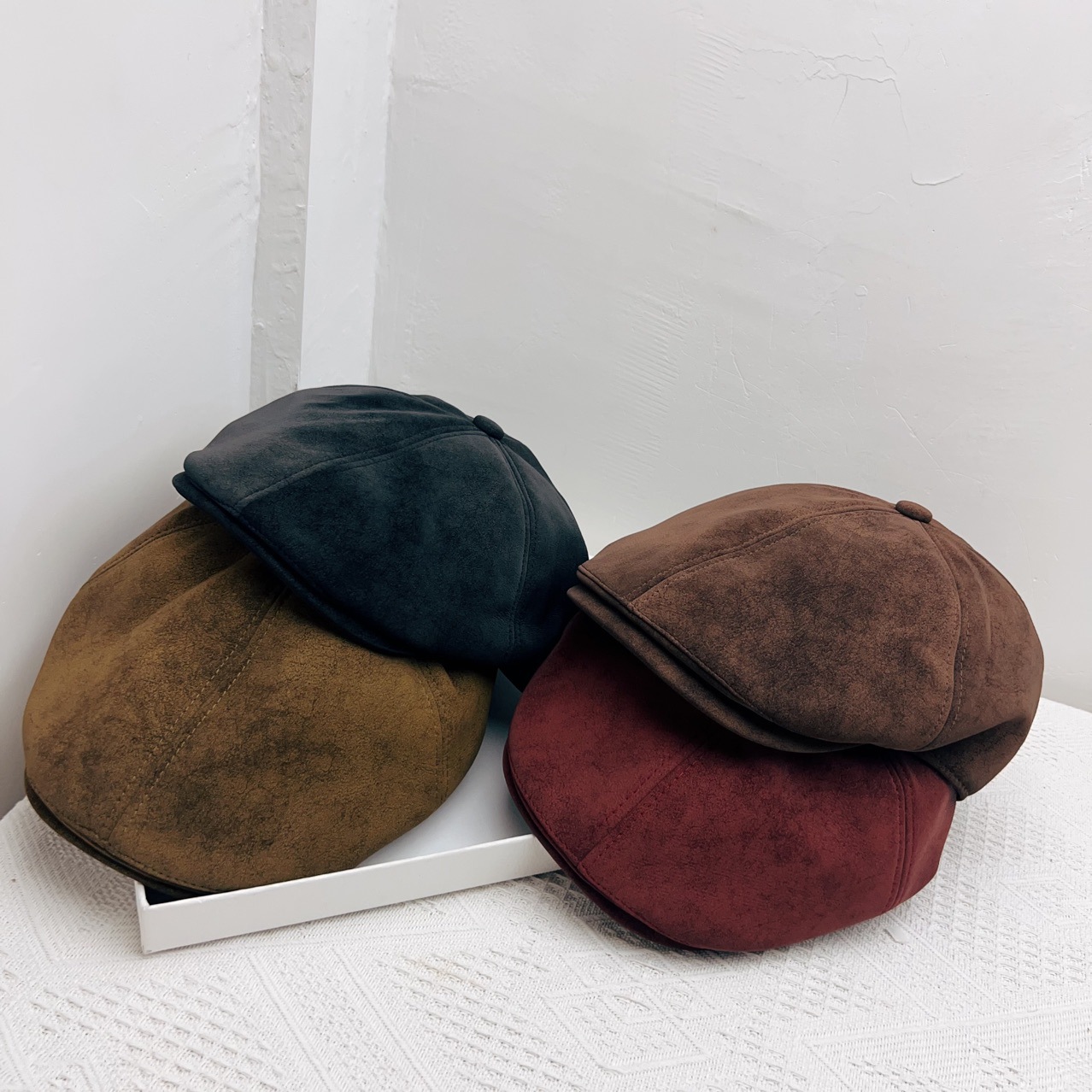 Wholesale of the 2024 new style of American retro denim forward caps for women, with a large head circumference that shows off the face and a small star beret pic 1