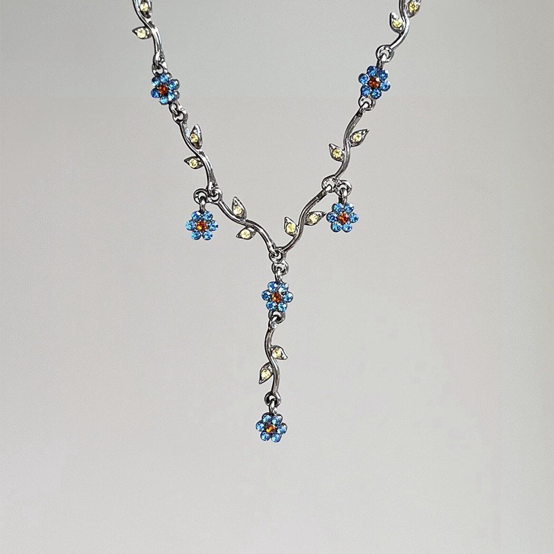 Blue small plum blossom drip glaze necklace, a high-end and elegant summer necklace, versatile French retro style design collarbone chain pic 4