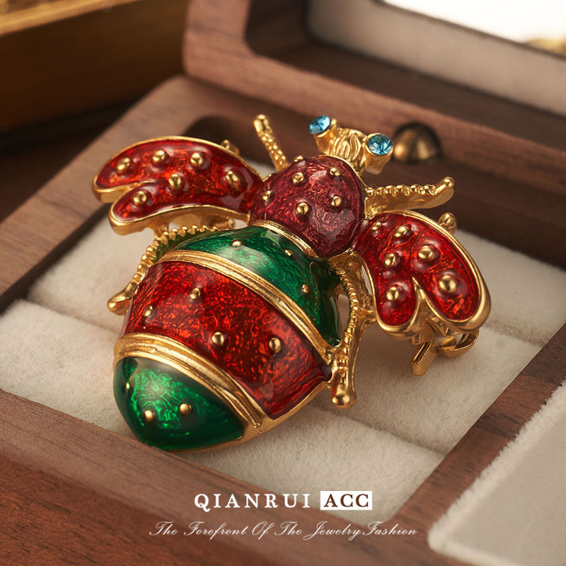 New wholesale vintage Baroque brooch in red and green with a French high-end touch, featuring bee enamel drop glaze for a fashionable look pic 23