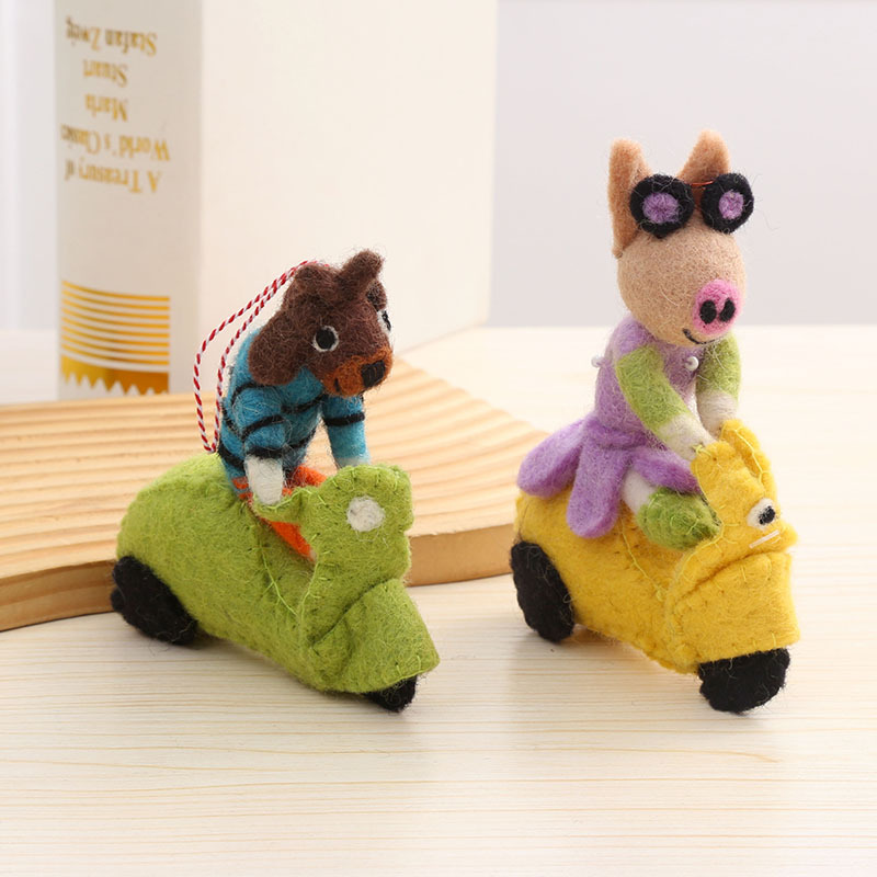 Handmade wool felt abstract hanging decorations of dogs and pigs, creative bags, and cute pendants, wholesale from the manufacturer pic 2