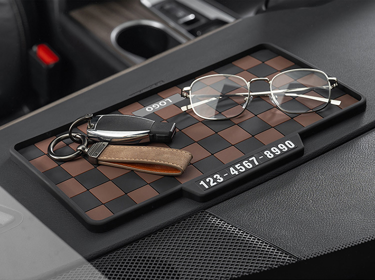 爆款格子纹车载防滑垫个性通用摆件汽车仪表台防滑垫停车卡详情11