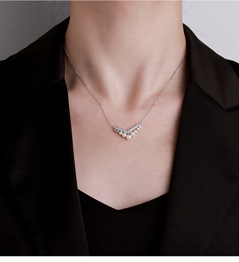 Zhuoheng Select 925 sterling silver freshwater pearl necklace, small V-shaped diamond-encrusted collarbone chain, high-end, light luxury and fashionable necklace pic 4
