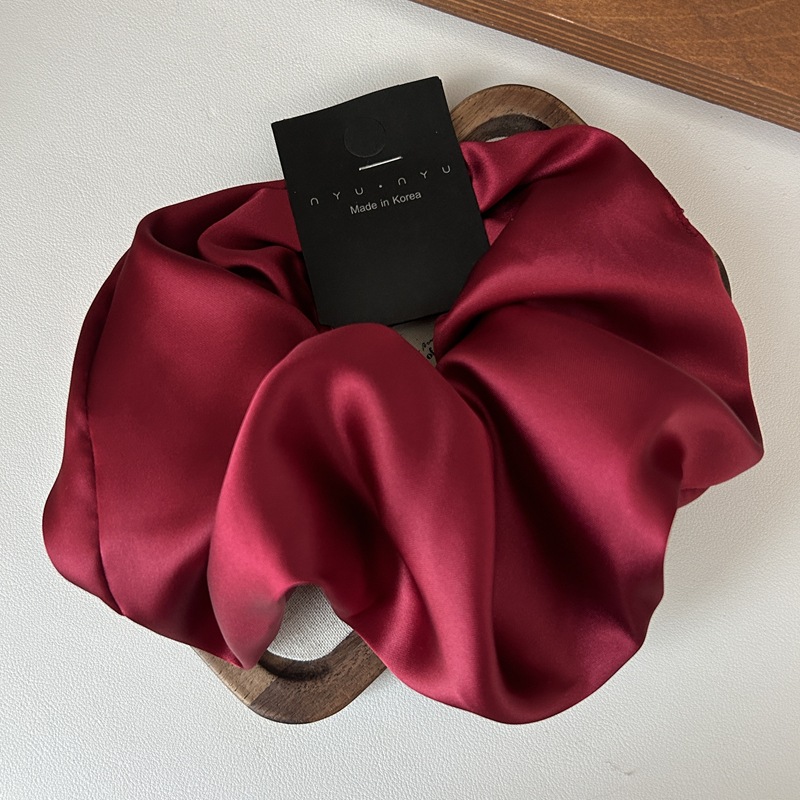 High-quality, retro large intestine hair band with a large 18cm diameter satin finish, exuding a fashionable and high-end vibe. Large intestine hair band headband pic 19