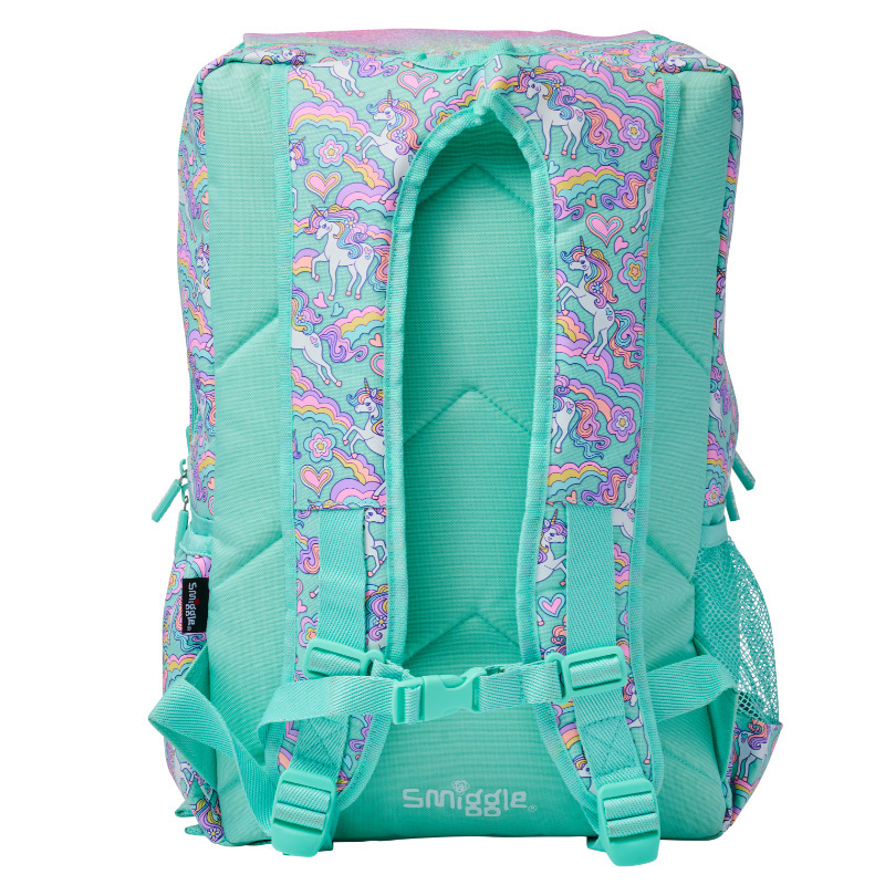 ويستطيع الأطفال الذين يحملون حقائب مدرسية من طراز Smiggle الكبيرة في أستراليا الحصول على حقائب ترفيهية مزدوجة في الهواء الطلق pic 8