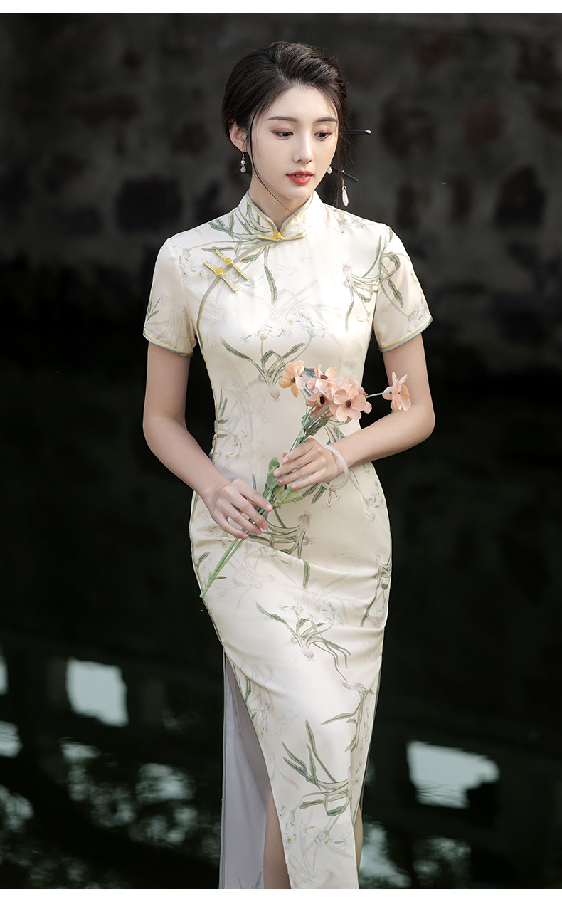 A new short-sleeved mid-length dress with a new Chinese style, a slimming and form-fitting look, and an improved printed cheongsam pic 6