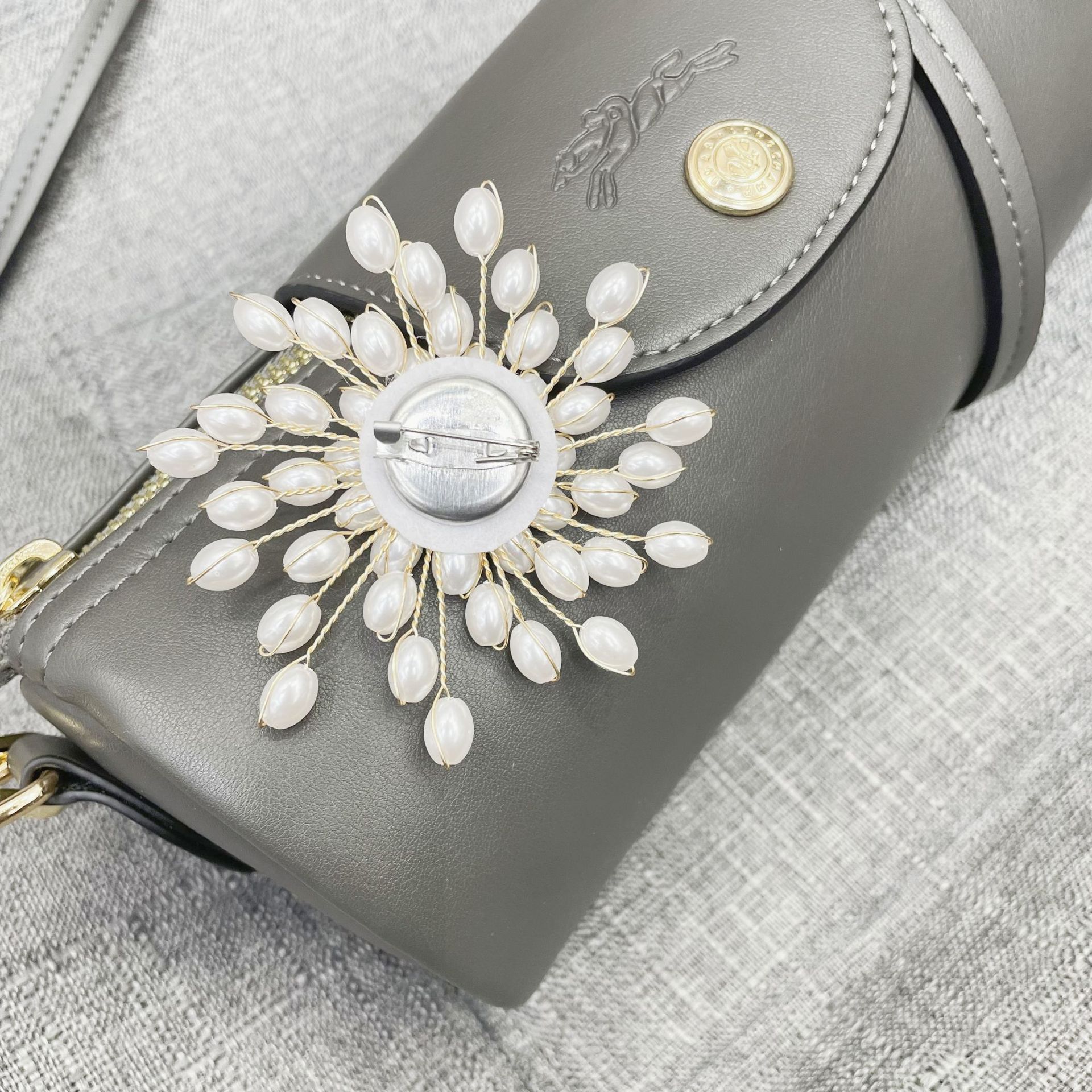 手工高档气质奢华珍珠雪花胸针女高级感大气优雅胸花大衣别针配饰详情7