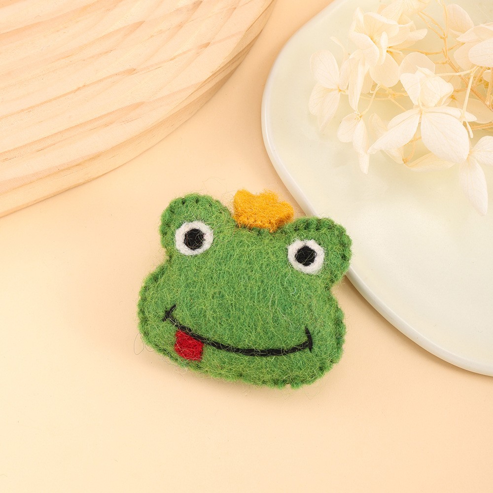 大嘴蛙纯手工羊毛毡胸针 绿豆蛙立体玩偶胸饰 尼泊尔胸针厂家批发详情8