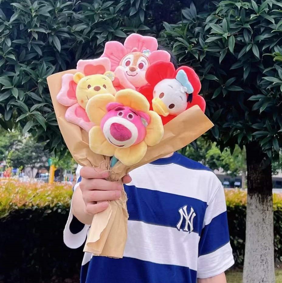 迪士尼正版草莓熊毛绒挂件送你一朵维尼熊花唐老鸭送礼表白神器详情1