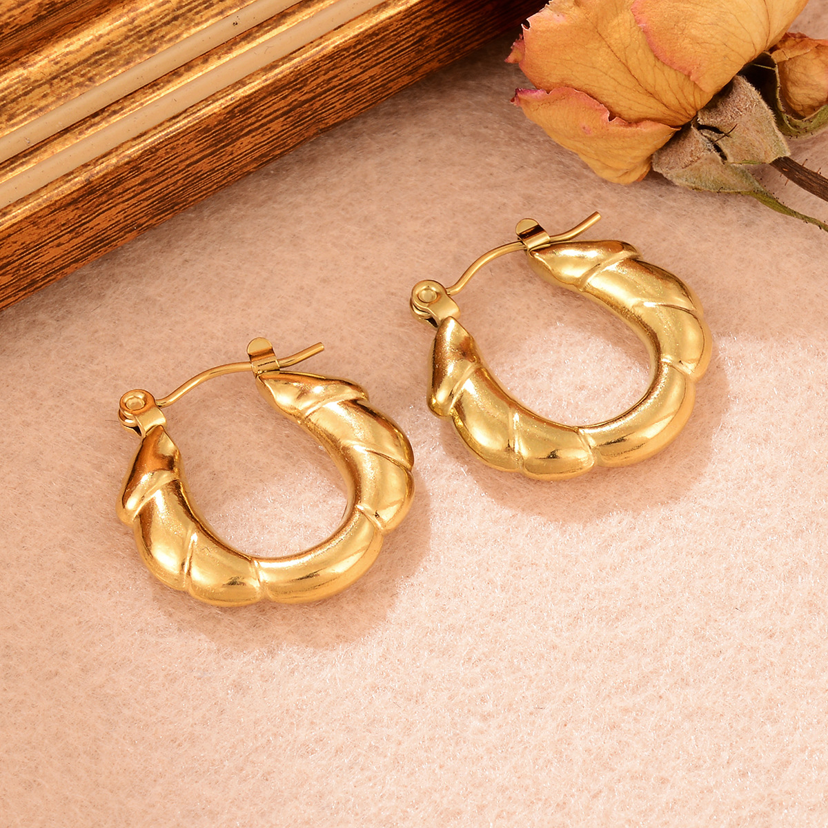 时尚复古简约大气不锈钢小众个性不锈钢纹理时尚扭纹U型耳环批发详情18