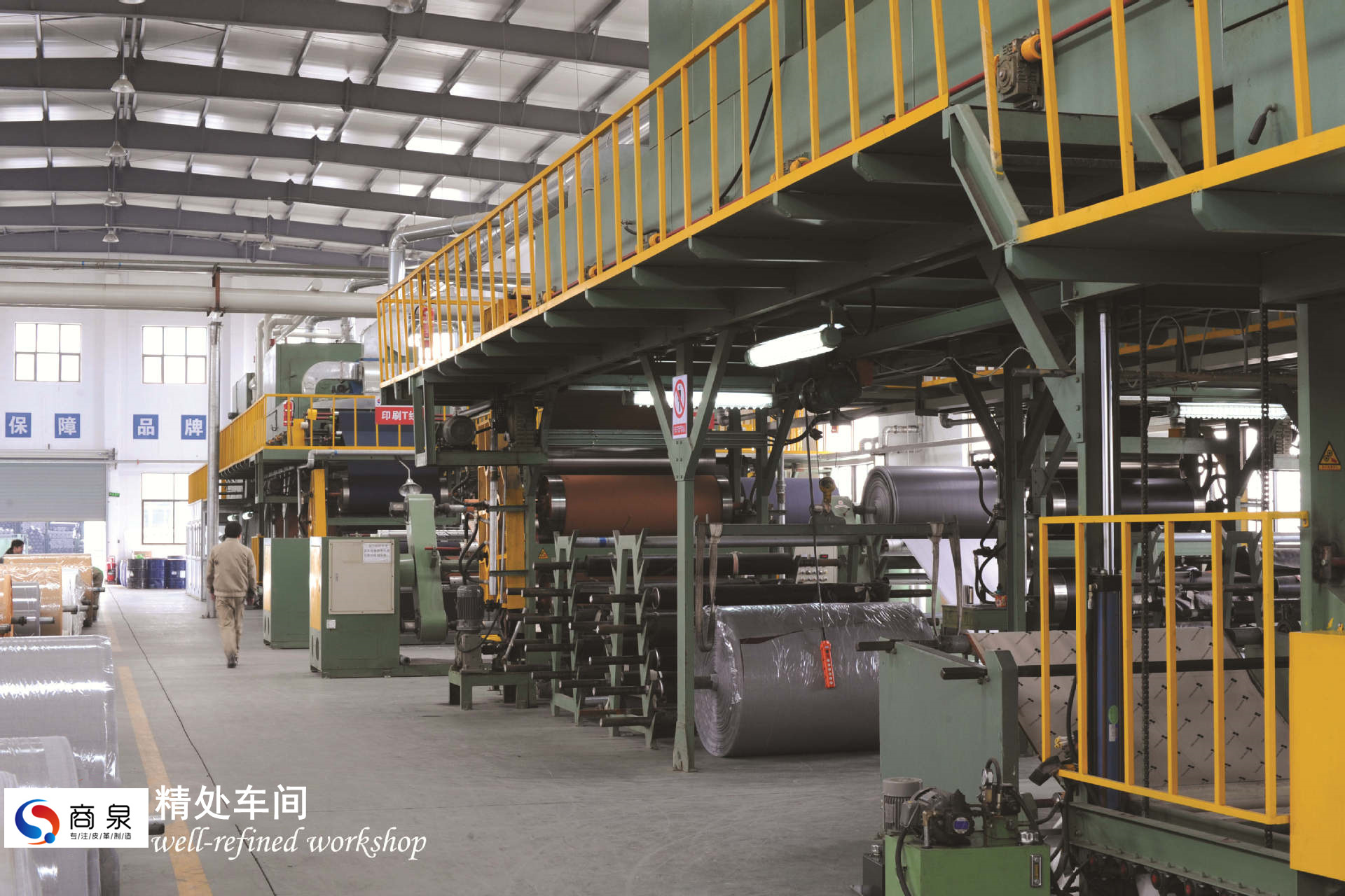 批发肤感柔软垂感pu人造革弹力针织时尚男女服装童装皮革面料详情3